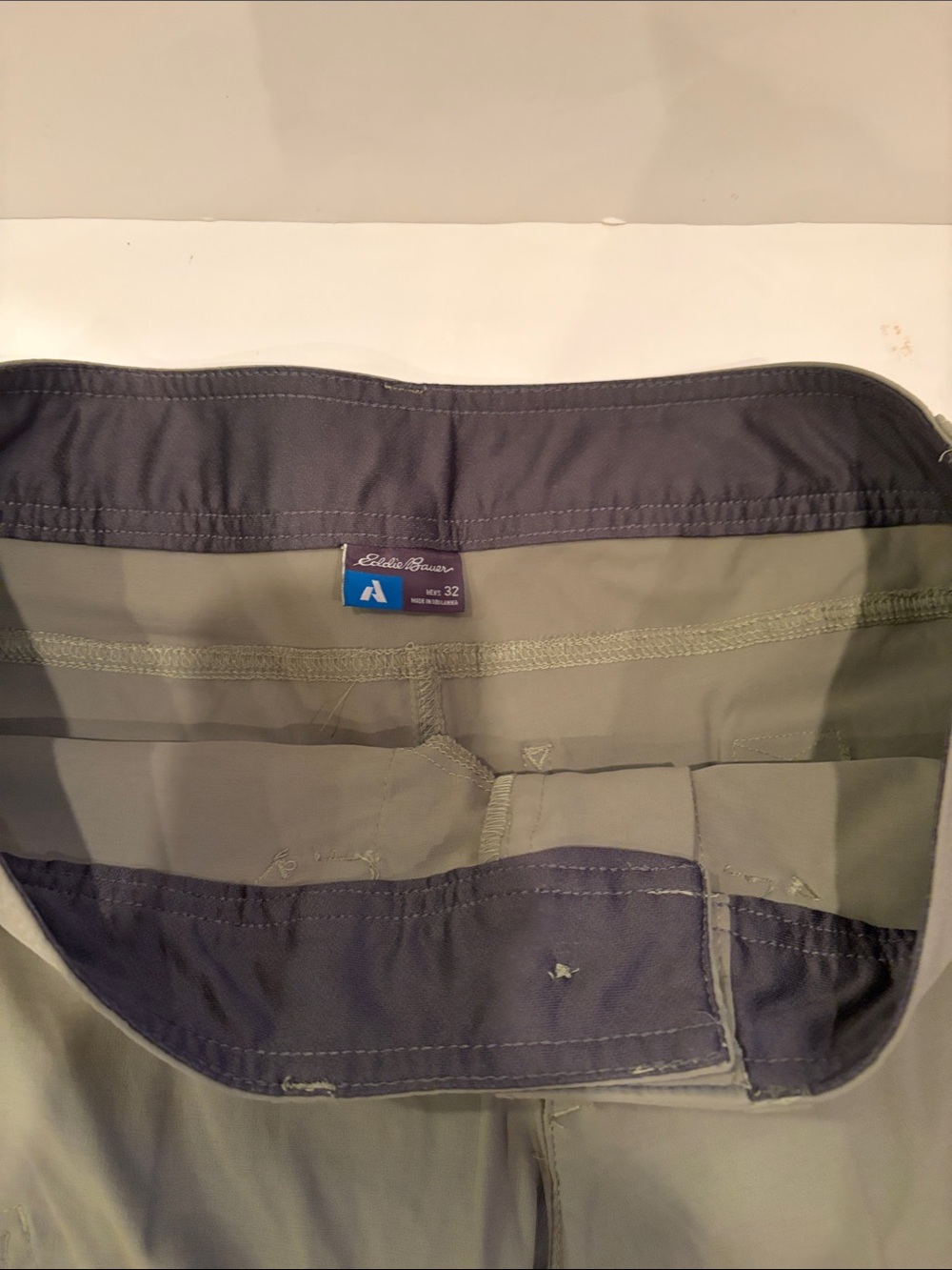 Eddie Bauer Men's Sage Green Hybrid Cargo Shorts - Picture 2 of 3